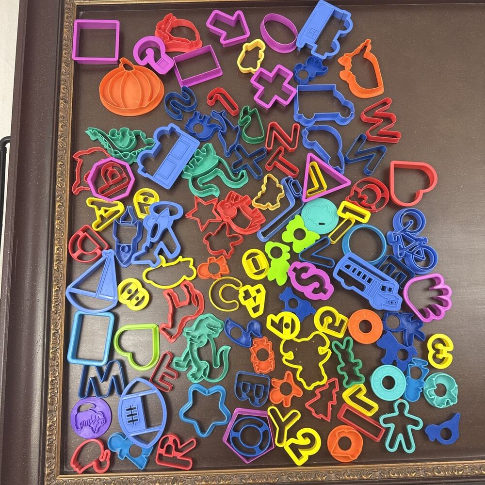 Hasbro Play-Doh Dough Molds Accessories Tools Cookie Cutters Lot of 101 Pieces